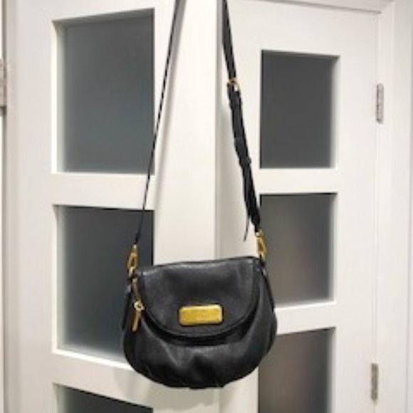 Marc Jacobs Handbags - Like New MARC JACOBS Leather Crossbody Bag in black pebble leather